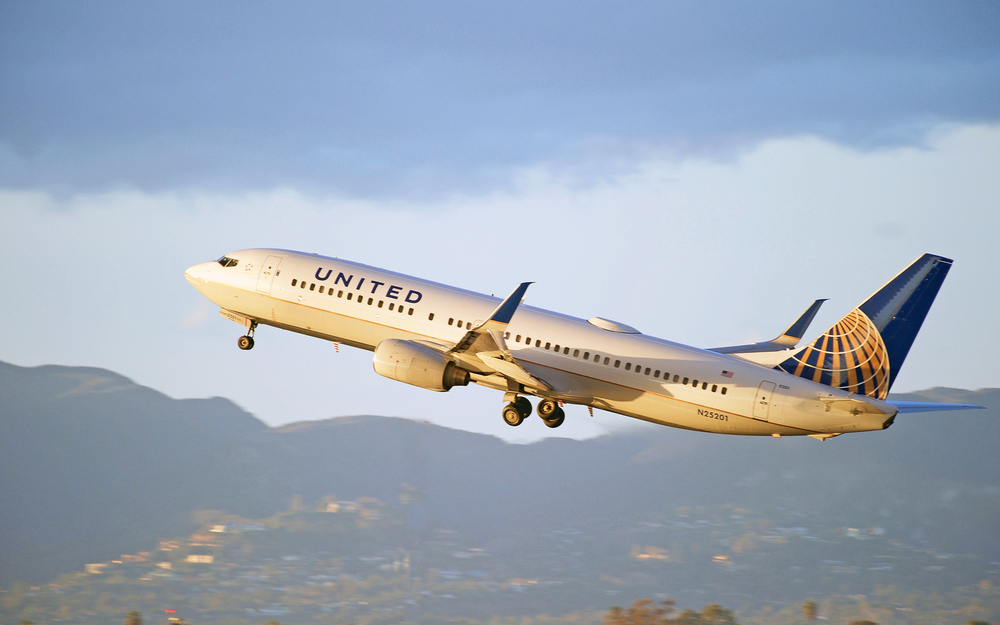 United Airlines Refines Alcohol Rules After Crew Incident