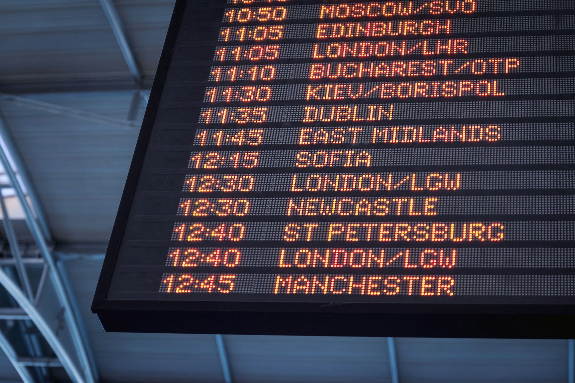 How To Avoid Flight Delays and How To Deal With Them