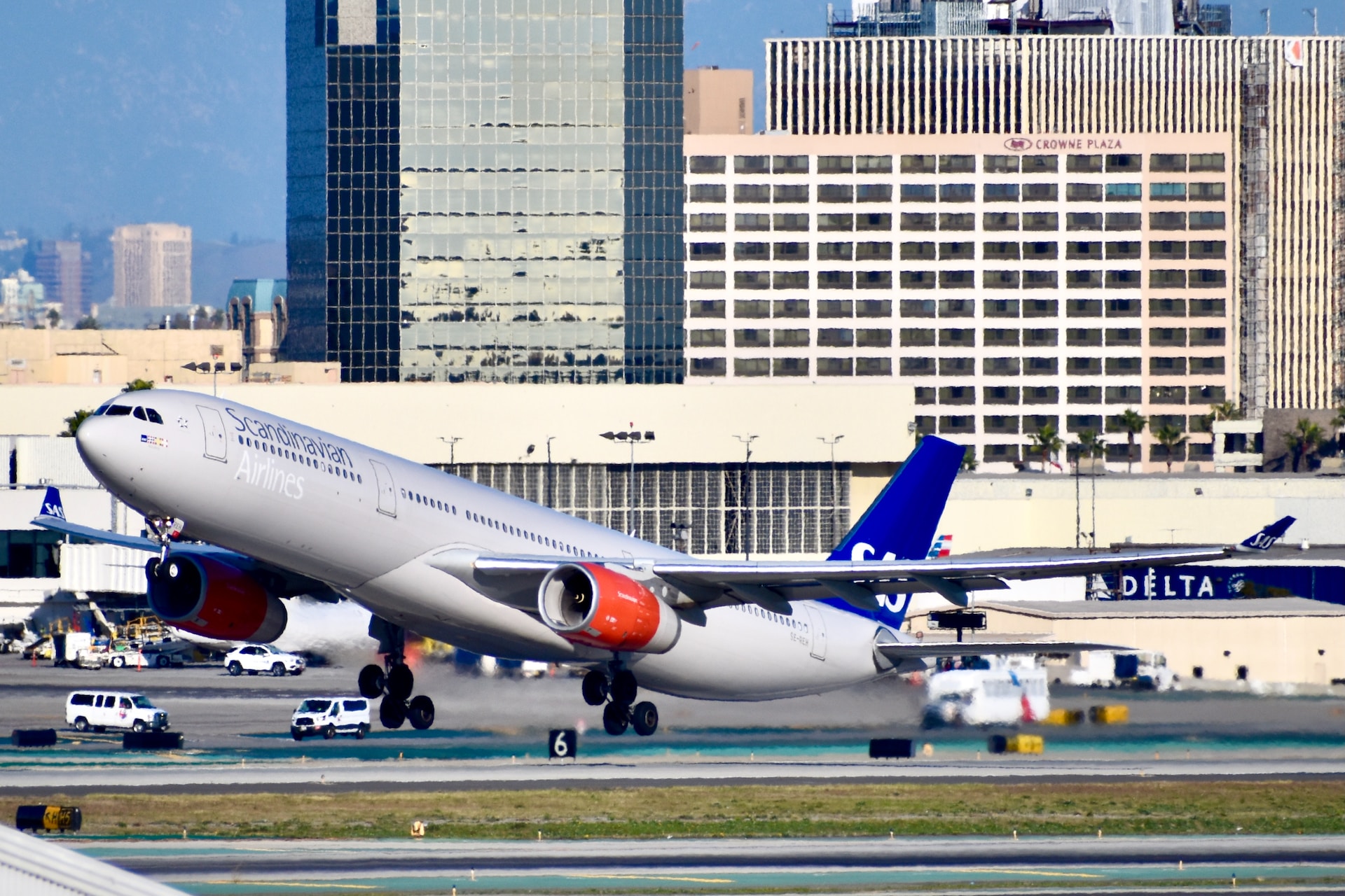 9 Reasons to Prebook Parking at LAX Airport