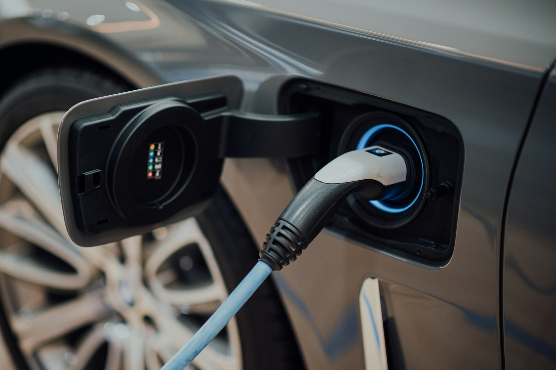 EV Parking Demystified: A Guide for US Drivers