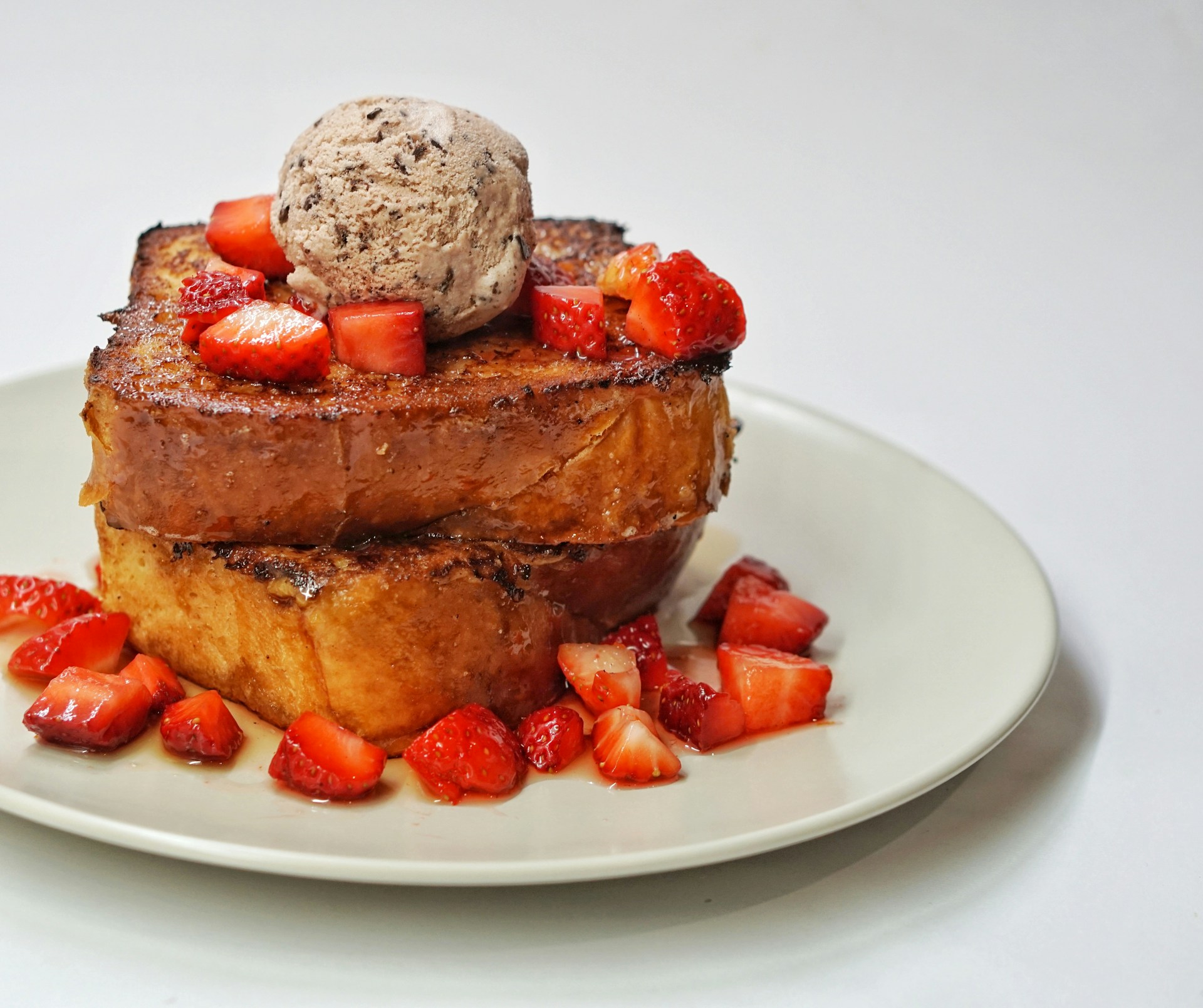 Strawberries, ice cream & brioche