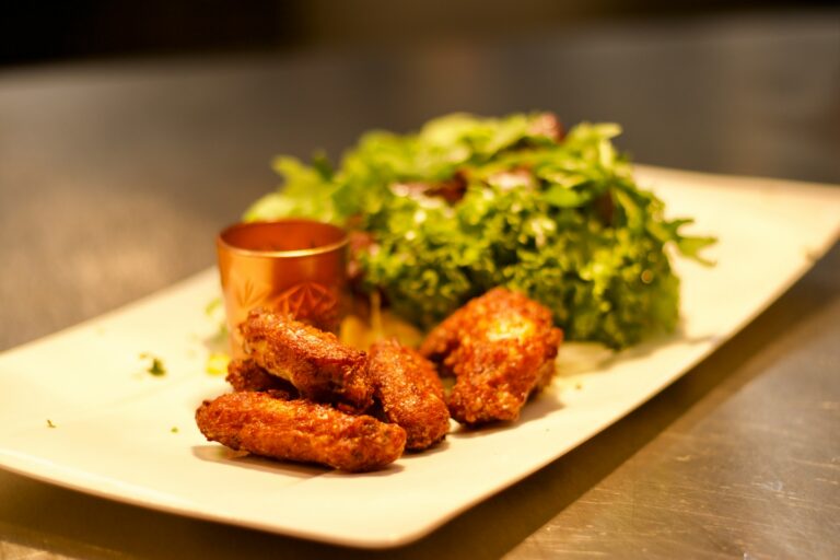 buffalo chicken wings with salad