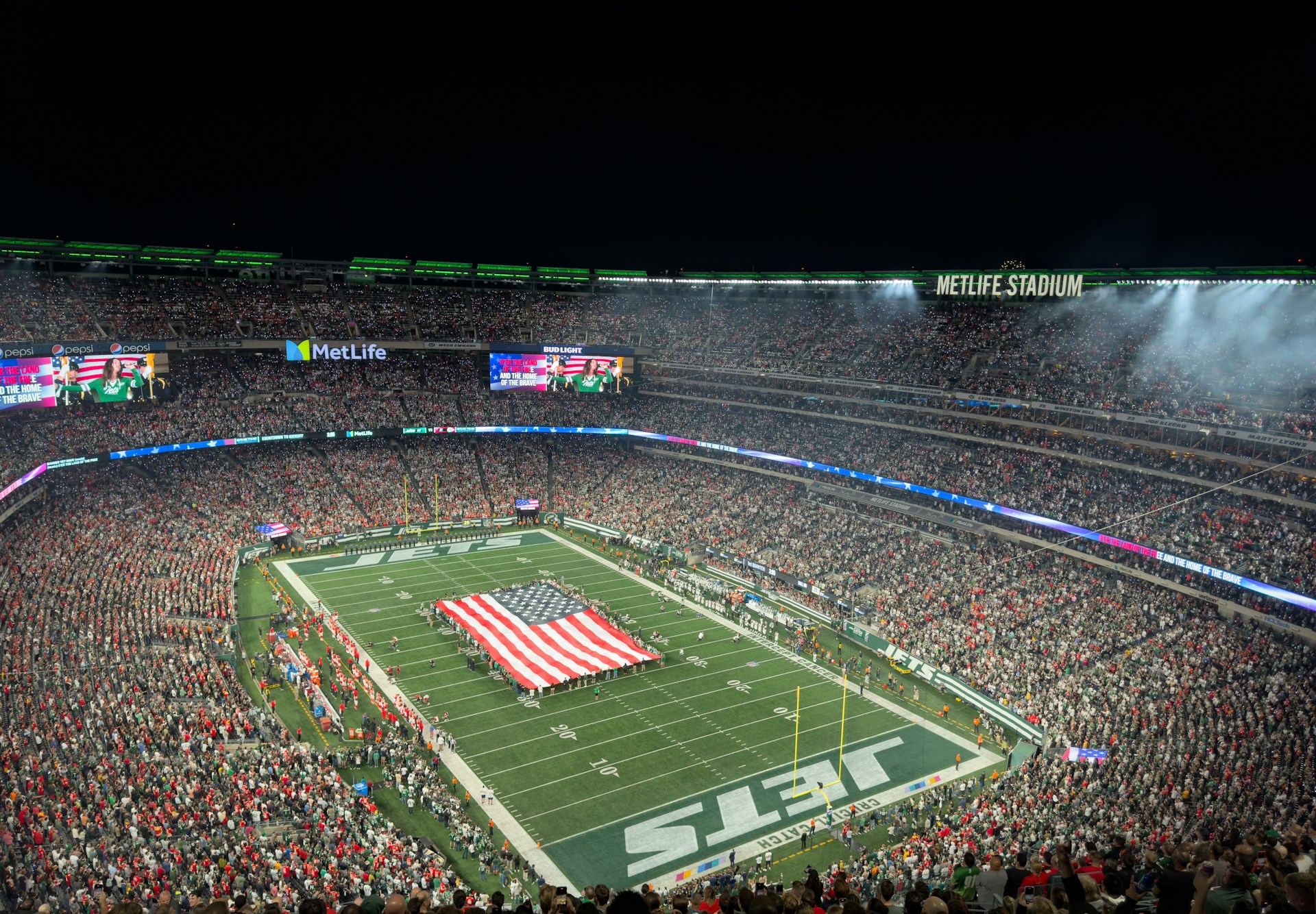 Game Day at MetLife Stadium: Which Airport Should You Fly Into?